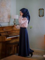 دامن «چَــکامه» سرمه ای